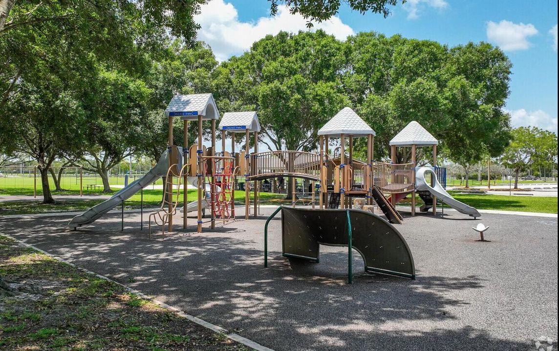 Под контрактом: $5,800 (2 спален, 2 ванн, 1851 Квадратных фут)