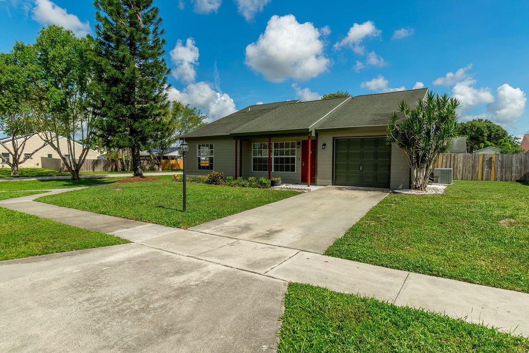 Active With Contract: $429,900 (3 beds, 2 baths, 1335 Square Feet)