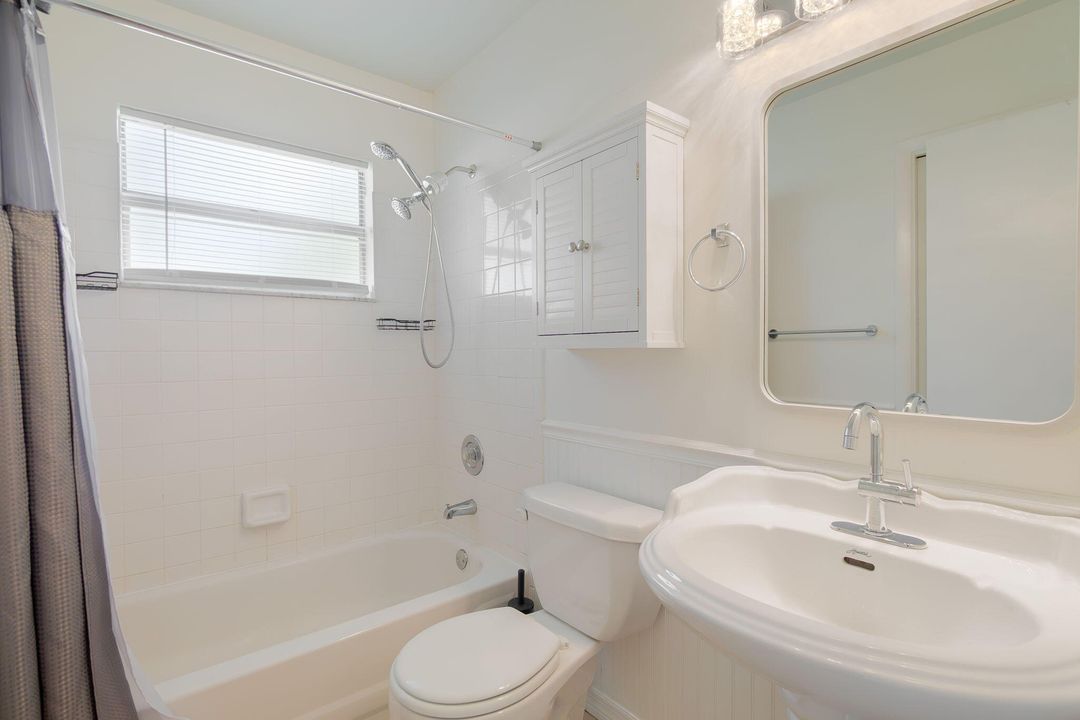 Active With Contract: $429,900 (3 beds, 2 baths, 1335 Square Feet)