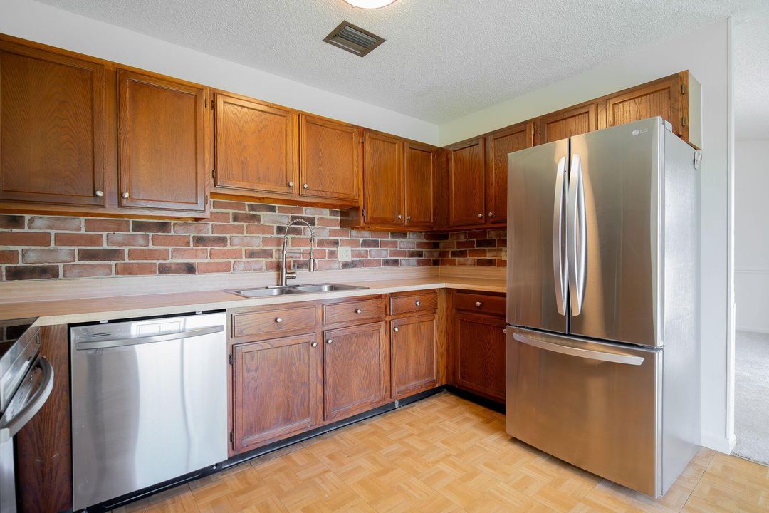 Active With Contract: $429,900 (3 beds, 2 baths, 1335 Square Feet)