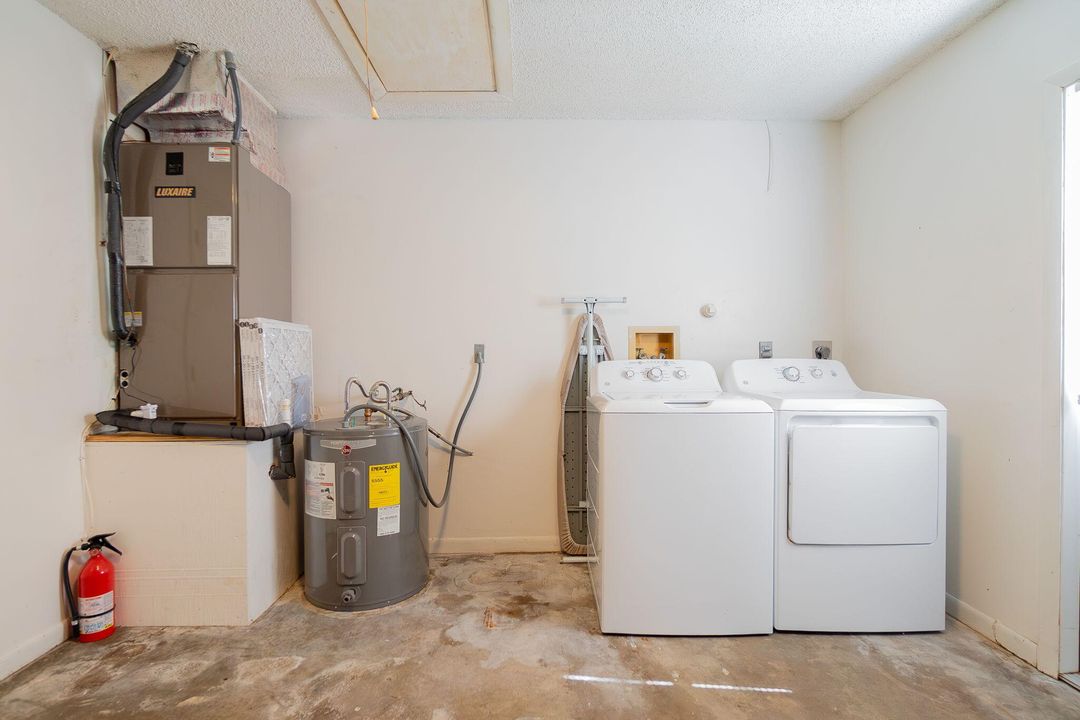 Active With Contract: $429,900 (3 beds, 2 baths, 1335 Square Feet)