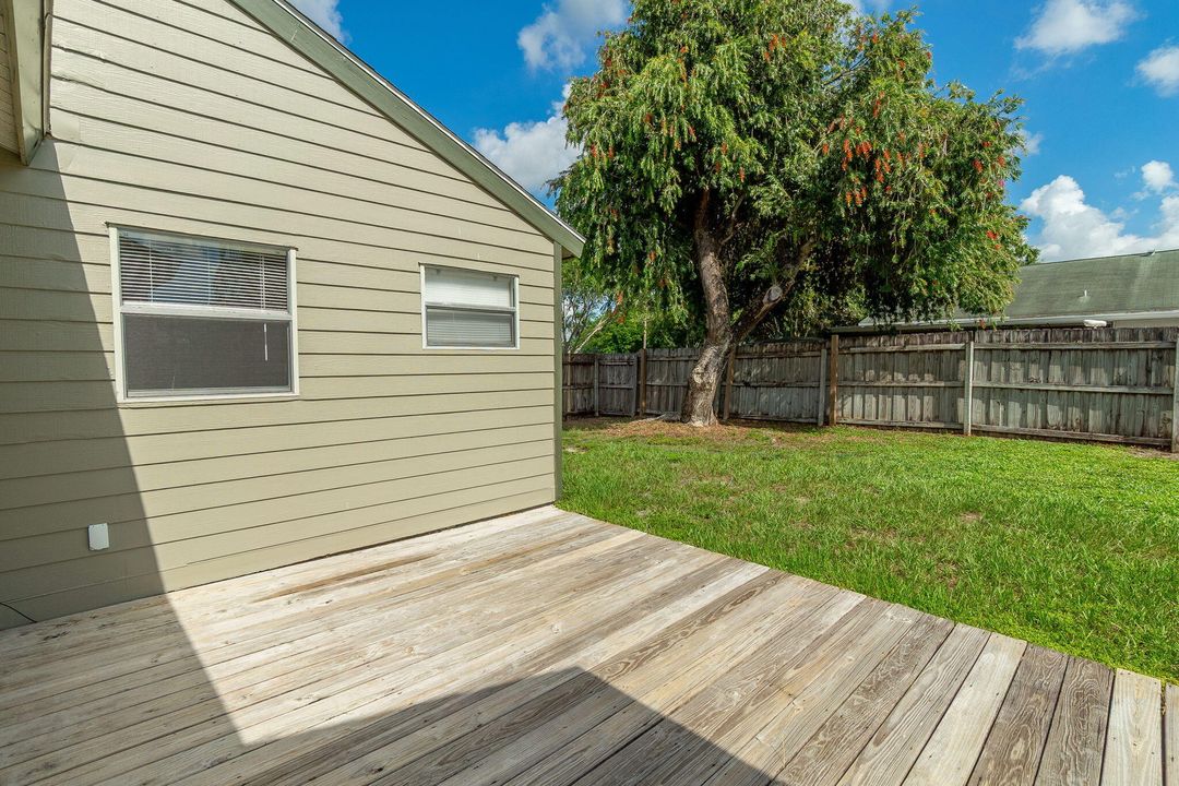 Active With Contract: $429,900 (3 beds, 2 baths, 1335 Square Feet)