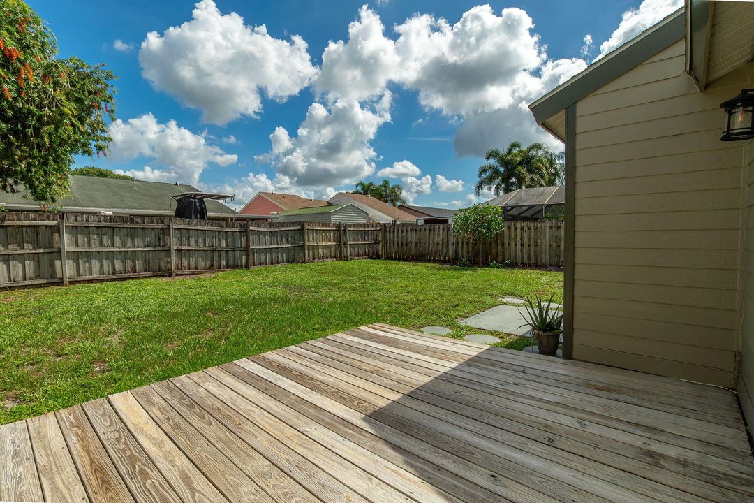 Active With Contract: $429,900 (3 beds, 2 baths, 1335 Square Feet)