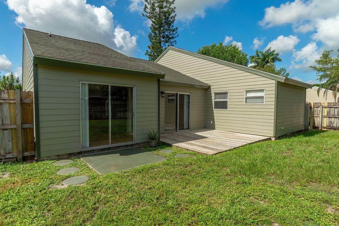 Active With Contract: $429,900 (3 beds, 2 baths, 1335 Square Feet)