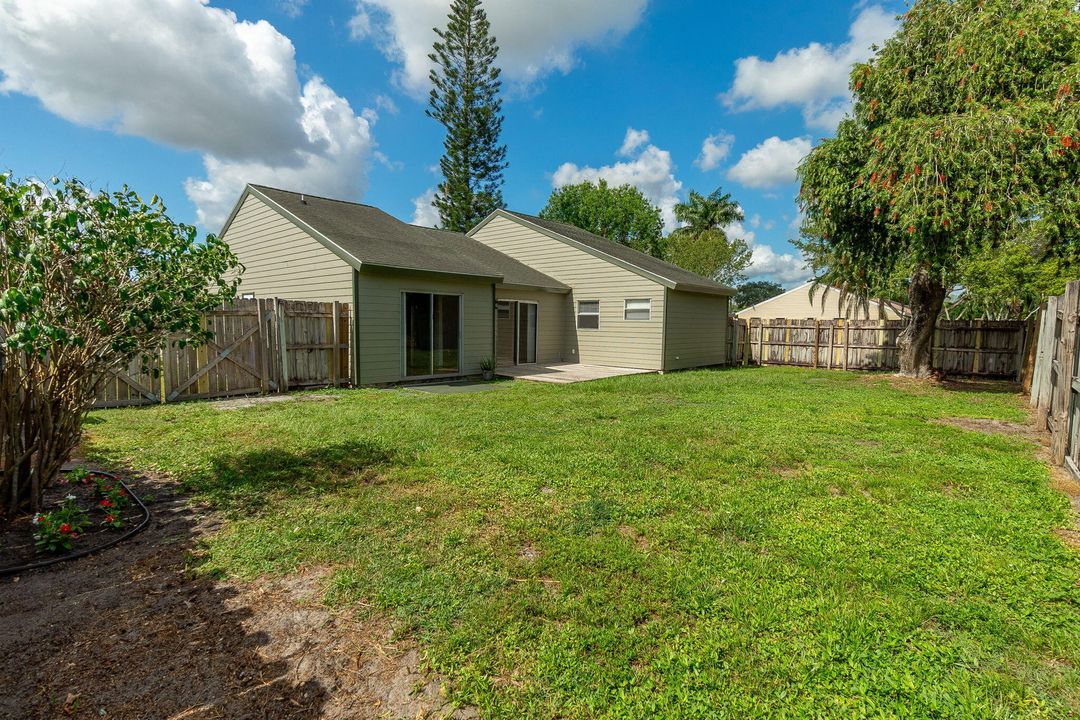 Active With Contract: $429,900 (3 beds, 2 baths, 1335 Square Feet)