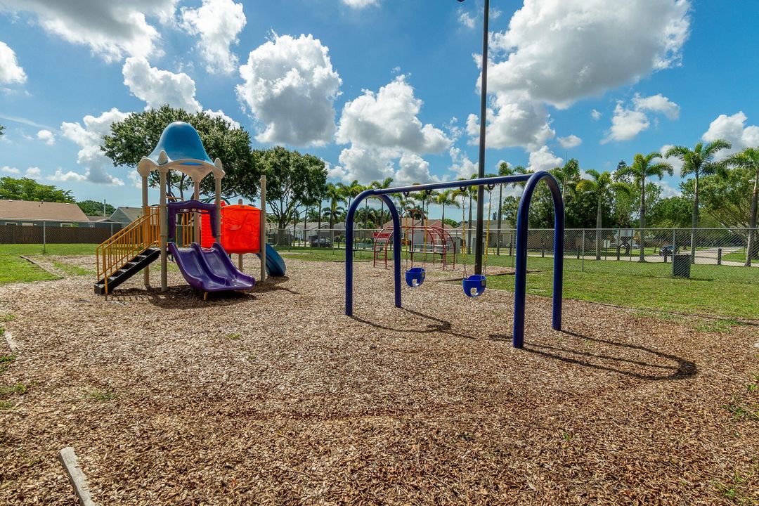 Active With Contract: $429,900 (3 beds, 2 baths, 1335 Square Feet)