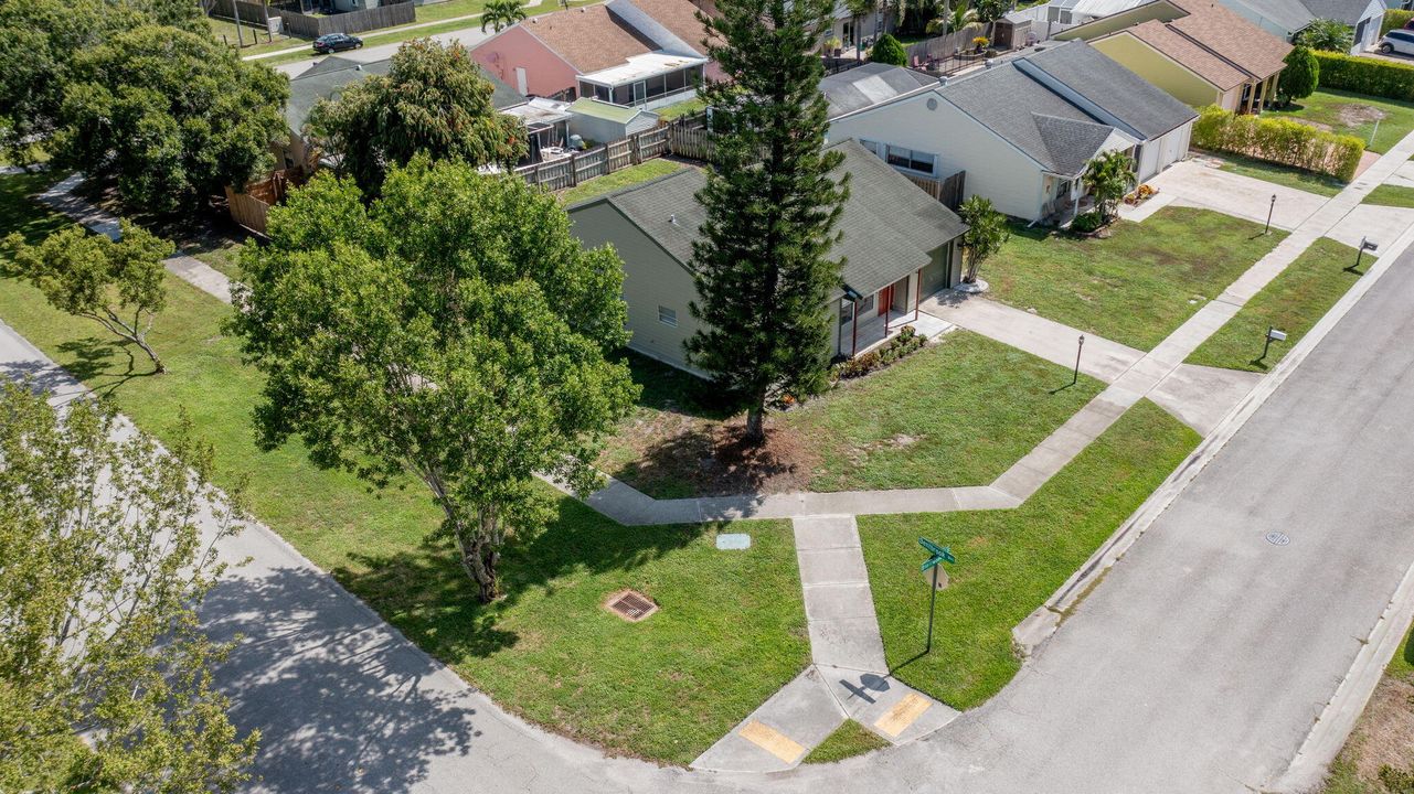 Active With Contract: $429,900 (3 beds, 2 baths, 1335 Square Feet)