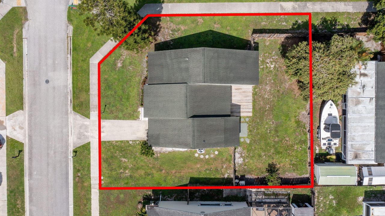 Active With Contract: $429,900 (3 beds, 2 baths, 1335 Square Feet)