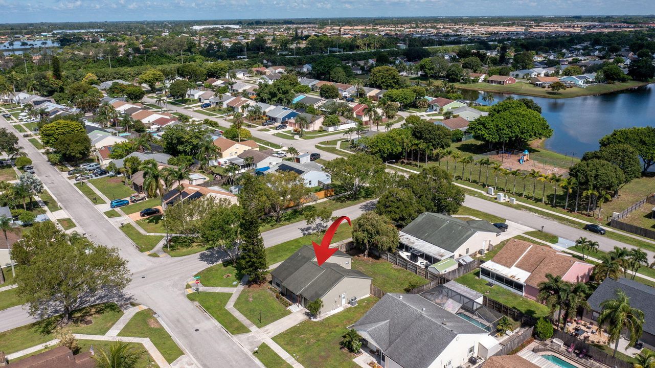 Active With Contract: $429,900 (3 beds, 2 baths, 1335 Square Feet)