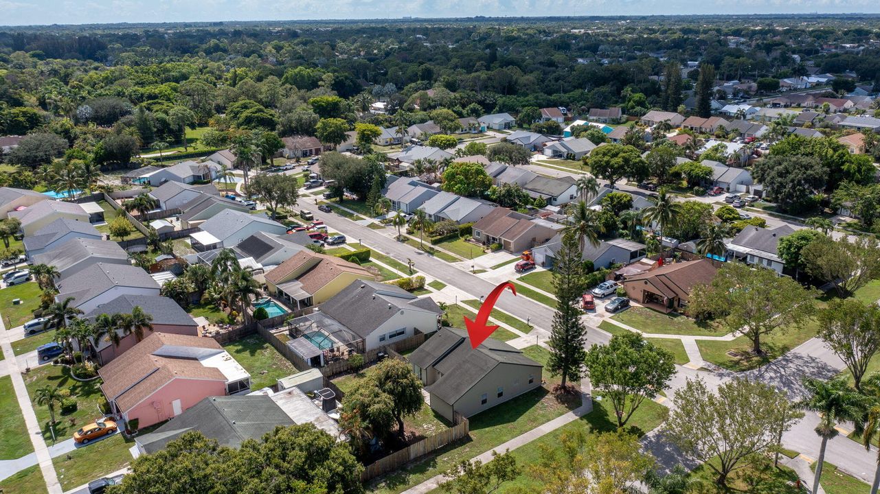 Active With Contract: $429,900 (3 beds, 2 baths, 1335 Square Feet)