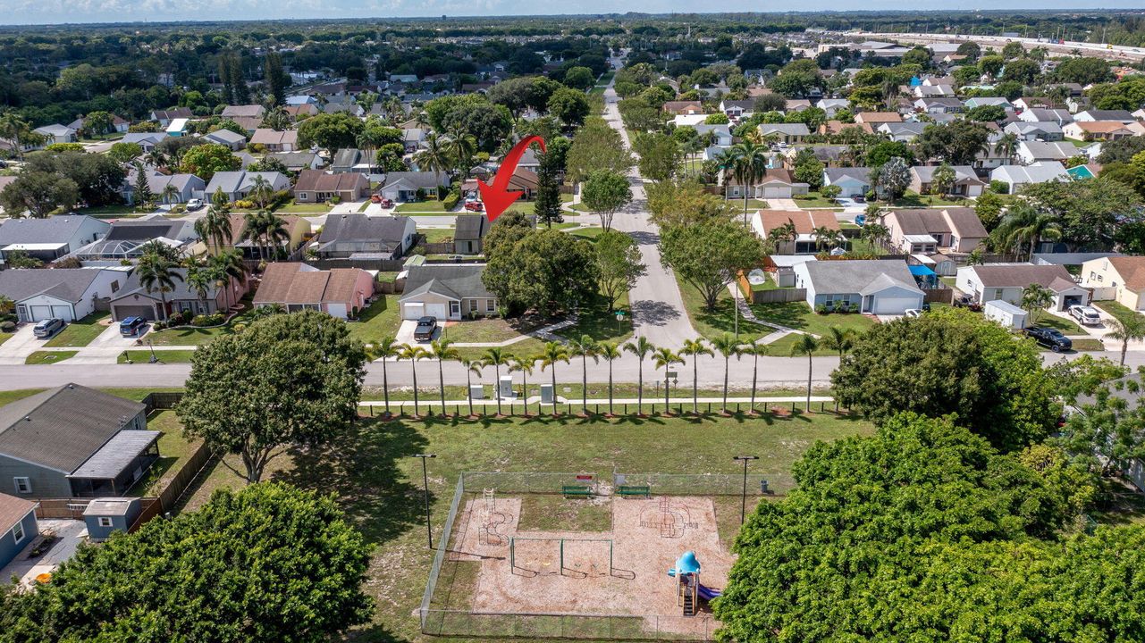 Active With Contract: $429,900 (3 beds, 2 baths, 1335 Square Feet)