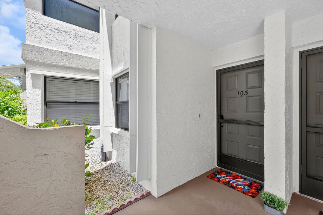 合同活跃: $5,750 (2 贝兹, 2 浴室, 1000 平方英尺)