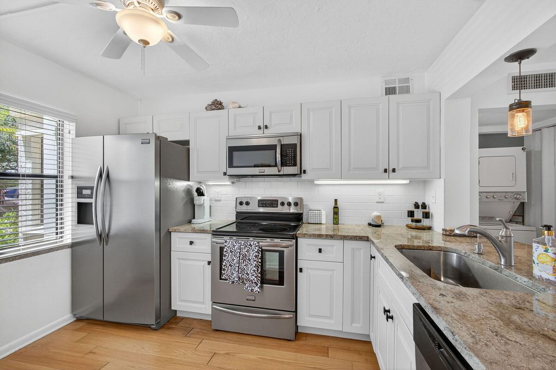 合同活跃: $5,750 (2 贝兹, 2 浴室, 1000 平方英尺)