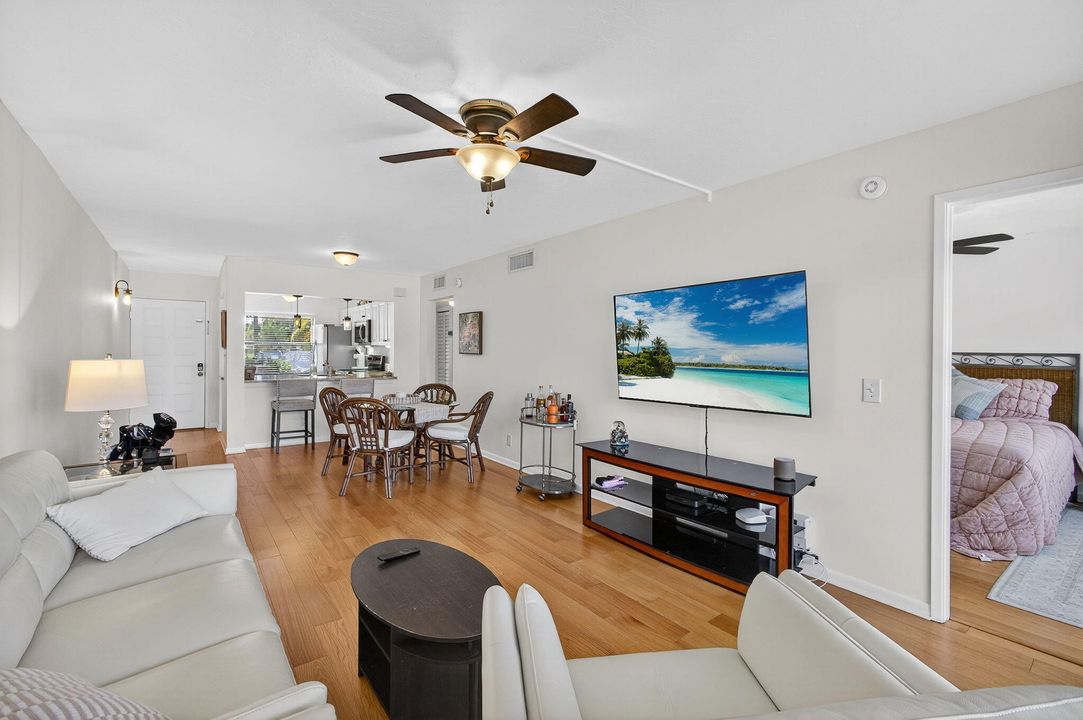 合同活跃: $5,750 (2 贝兹, 2 浴室, 1000 平方英尺)