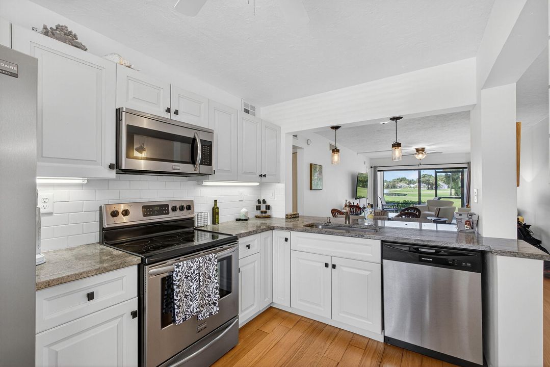 合同活跃: $5,750 (2 贝兹, 2 浴室, 1000 平方英尺)