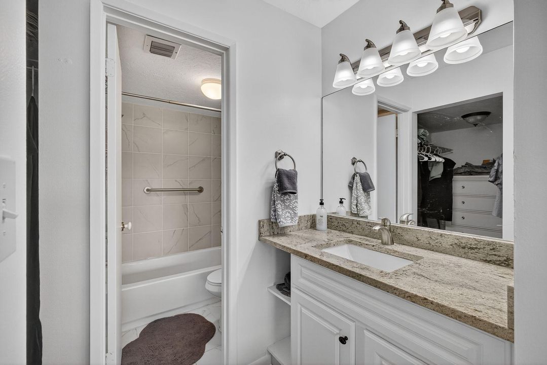 合同活跃: $5,750 (2 贝兹, 2 浴室, 1000 平方英尺)