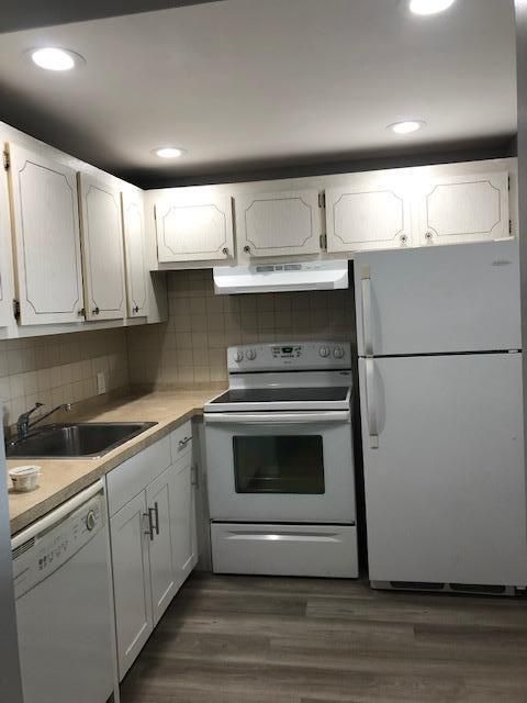 Active With Contract: $1,300 (1 beds, 1 baths, 600 Square Feet)