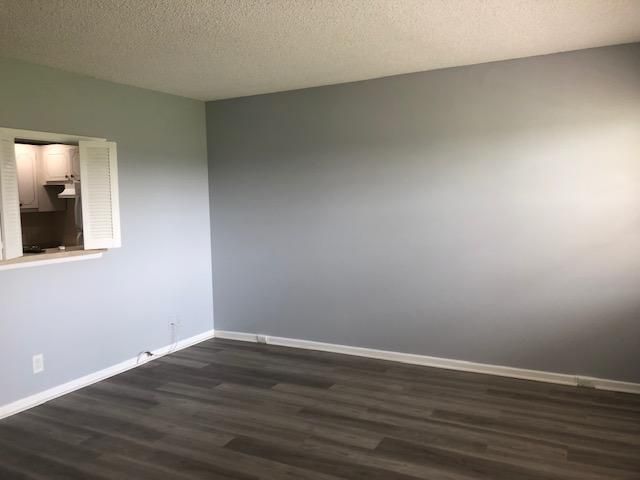 Active With Contract: $1,300 (1 beds, 1 baths, 600 Square Feet)