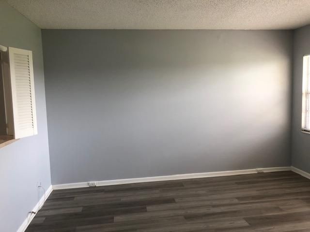 Active With Contract: $1,300 (1 beds, 1 baths, 600 Square Feet)