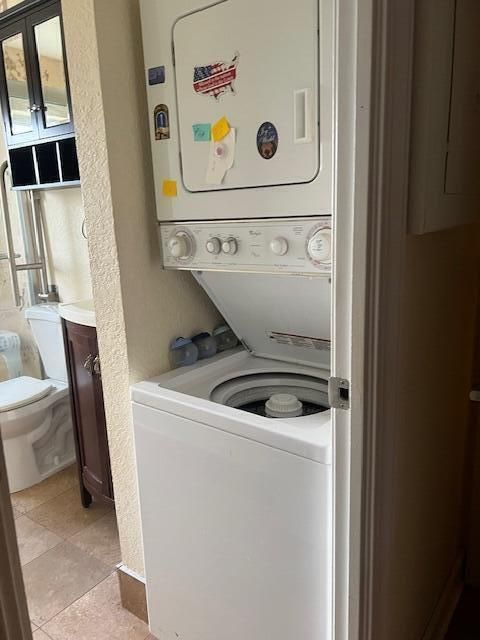 For Sale: $149,000 (1 beds, 1 baths, 648 Square Feet)