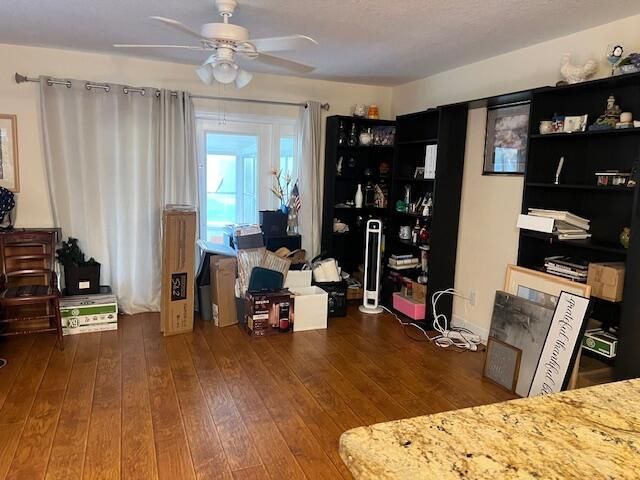 For Sale: $149,000 (1 beds, 1 baths, 648 Square Feet)