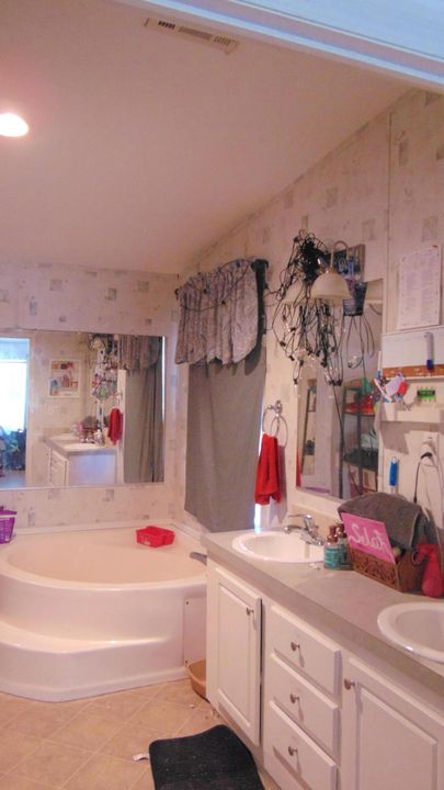 На продажу: $137,799 (3 спален, 2 ванн, 1100 Квадратных фут)