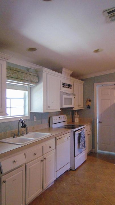 На продажу: $137,799 (3 спален, 2 ванн, 1100 Квадратных фут)