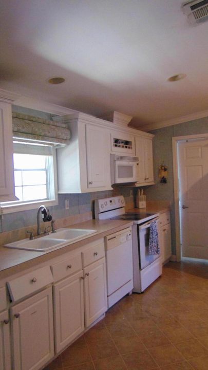 На продажу: $137,799 (3 спален, 2 ванн, 1100 Квадратных фут)