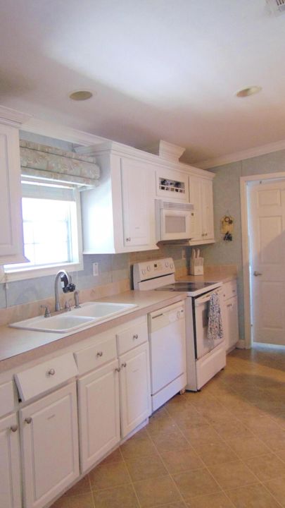 На продажу: $137,799 (3 спален, 2 ванн, 1100 Квадратных фут)