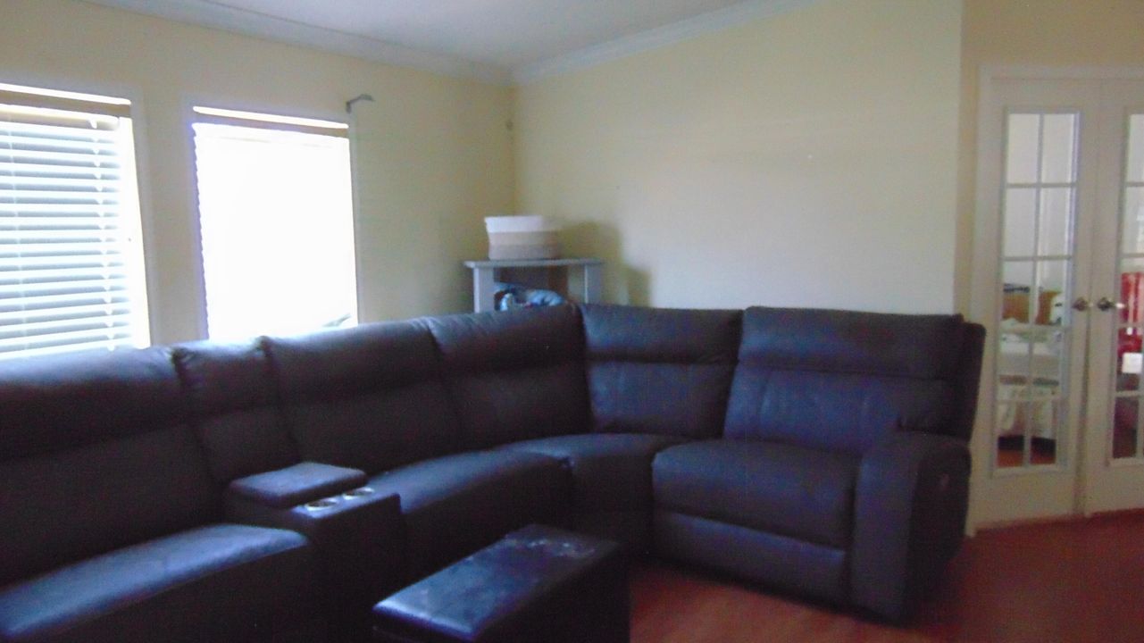 На продажу: $137,799 (3 спален, 2 ванн, 1100 Квадратных фут)