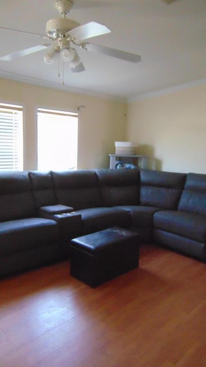 На продажу: $137,799 (3 спален, 2 ванн, 1100 Квадратных фут)