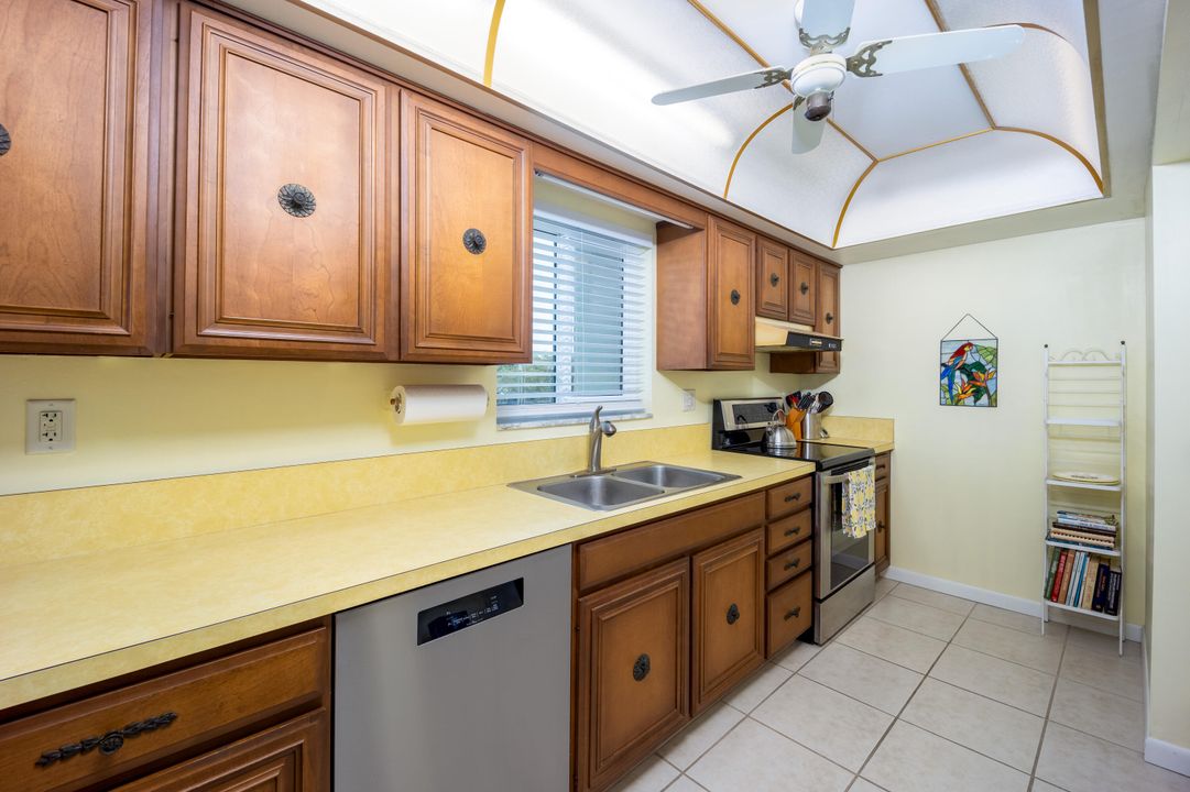 Active With Contract: $3,500 (2 beds, 2 baths, 1300 Square Feet)
