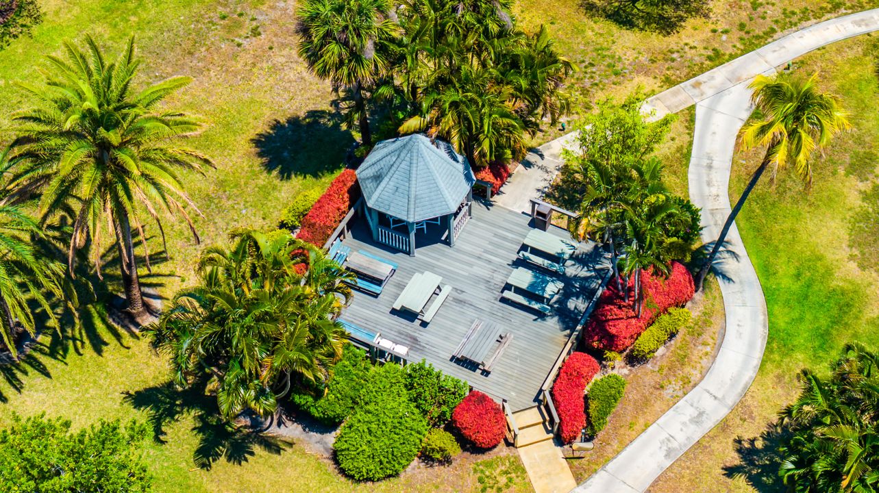 Active With Contract: $3,500 (2 beds, 2 baths, 1300 Square Feet)