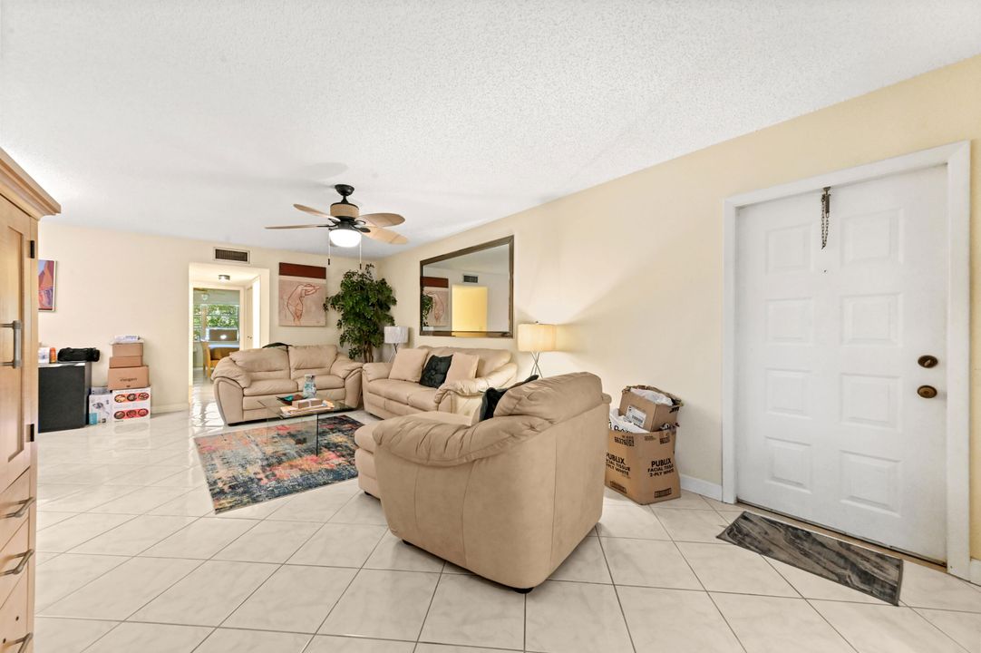 Active With Contract: $132,500 (1 beds, 1 baths, 1068 Square Feet)