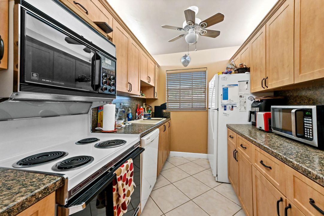 Active With Contract: $132,500 (1 beds, 1 baths, 1068 Square Feet)