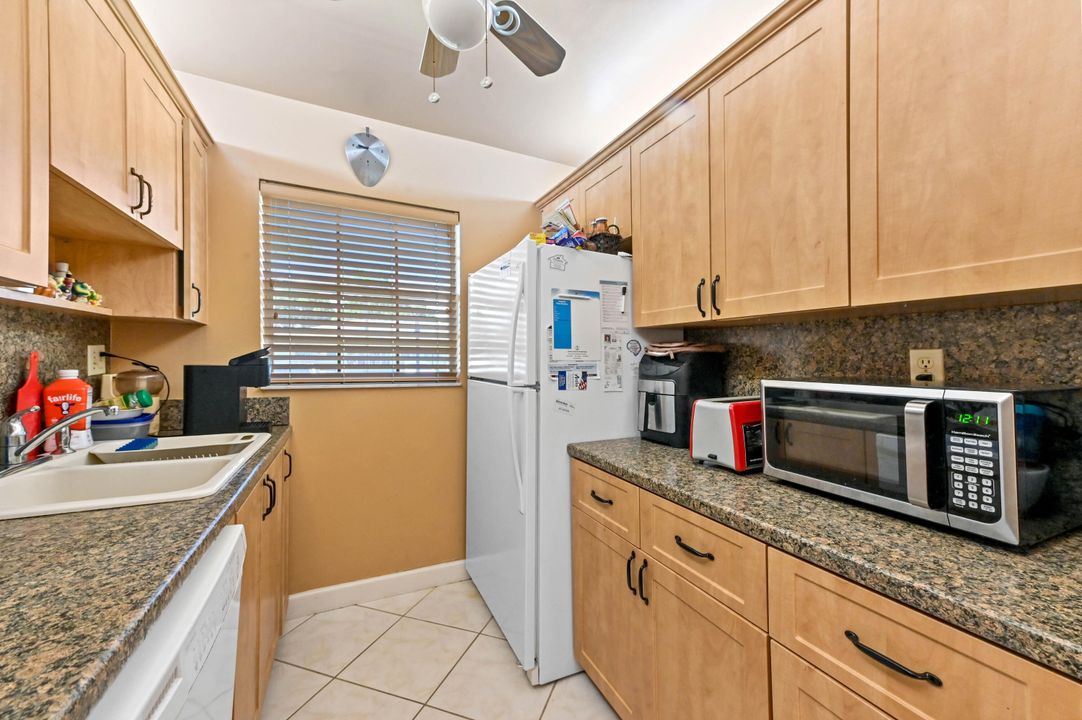 Active With Contract: $132,500 (1 beds, 1 baths, 1068 Square Feet)