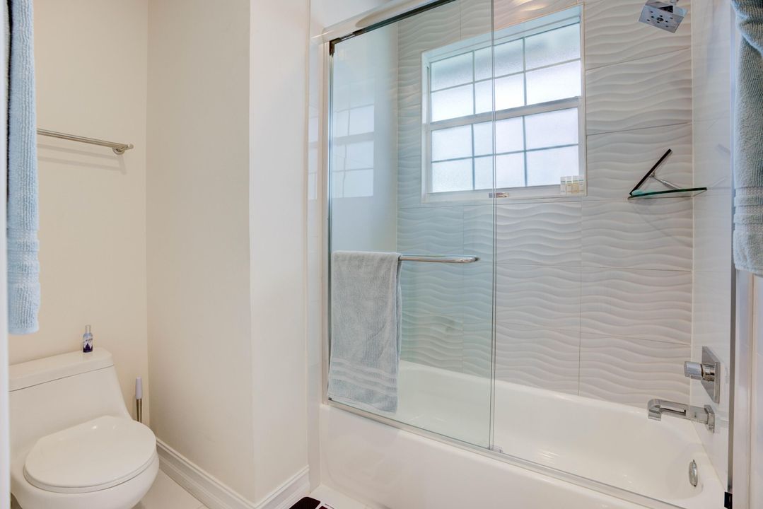 Activo con contrato: $16,500 (5 camas, 3 baños, 2548 Pies cuadrados)