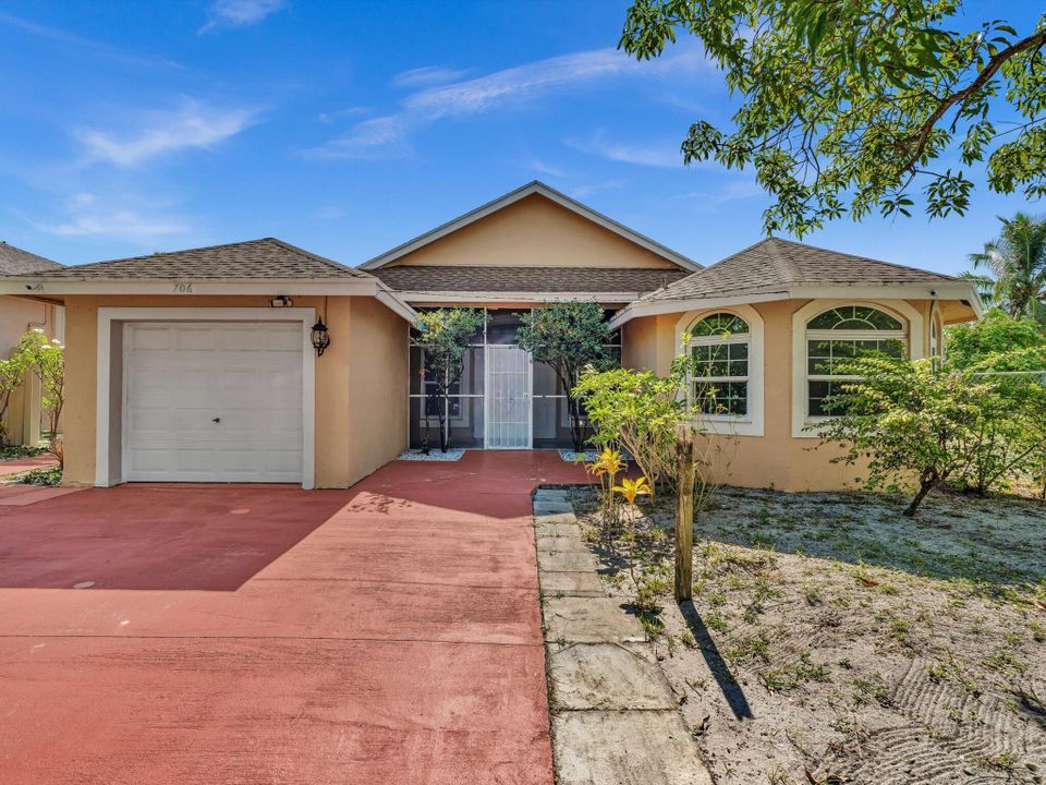 Recently Rented: $3,500 (4 beds, 3 baths, 2586 Square Feet)