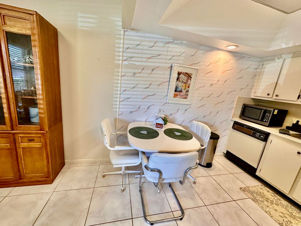 Activo con contrato: $1,900 (2 camas, 2 baños, 1002 Pies cuadrados)