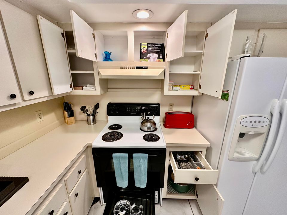 Activo con contrato: $1,900 (2 camas, 2 baños, 1002 Pies cuadrados)