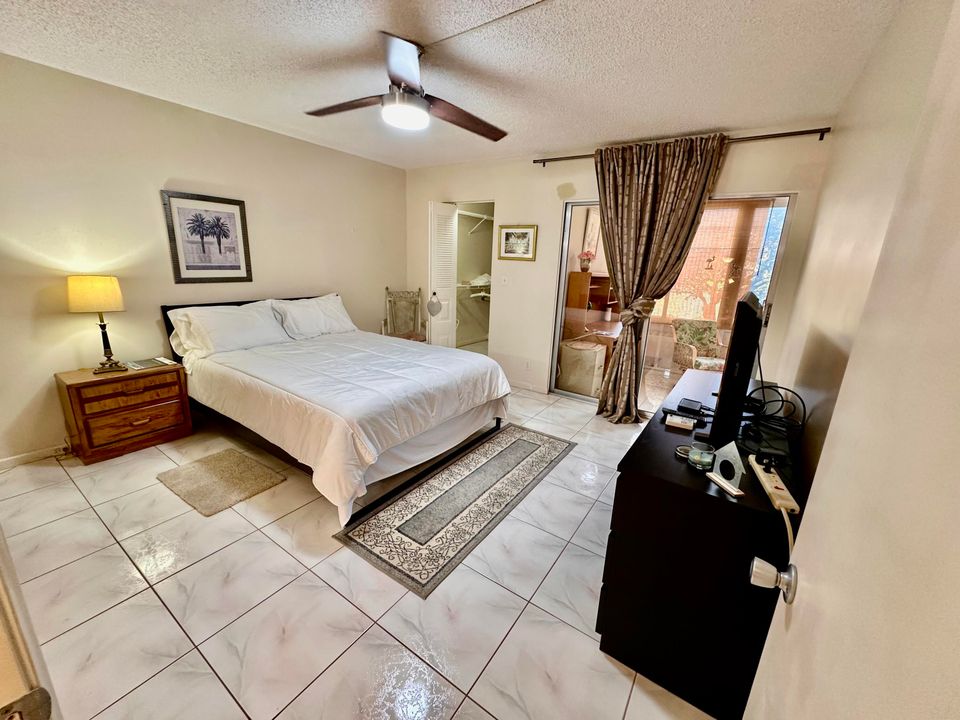 Activo con contrato: $1,900 (2 camas, 2 baños, 1002 Pies cuadrados)