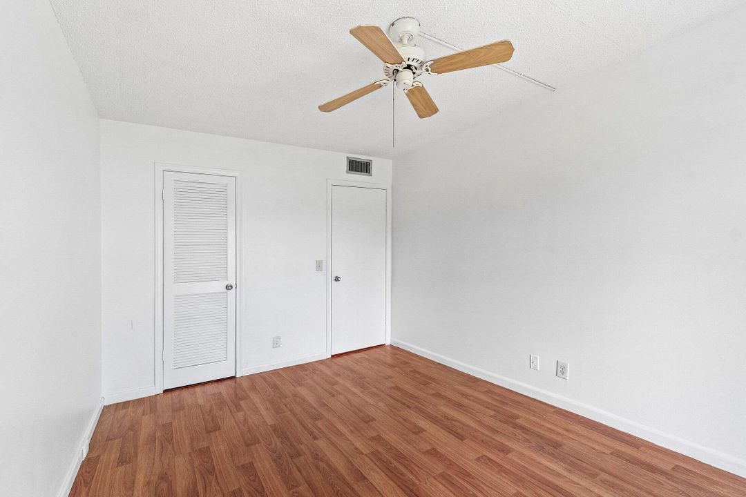 合同活跃: $150,000 (2 贝兹, 1 浴室, 798 平方英尺)