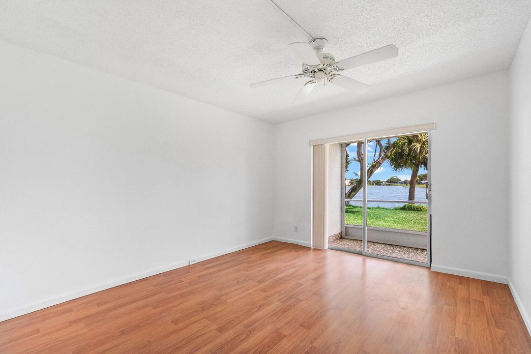 合同活跃: $150,000 (2 贝兹, 1 浴室, 798 平方英尺)