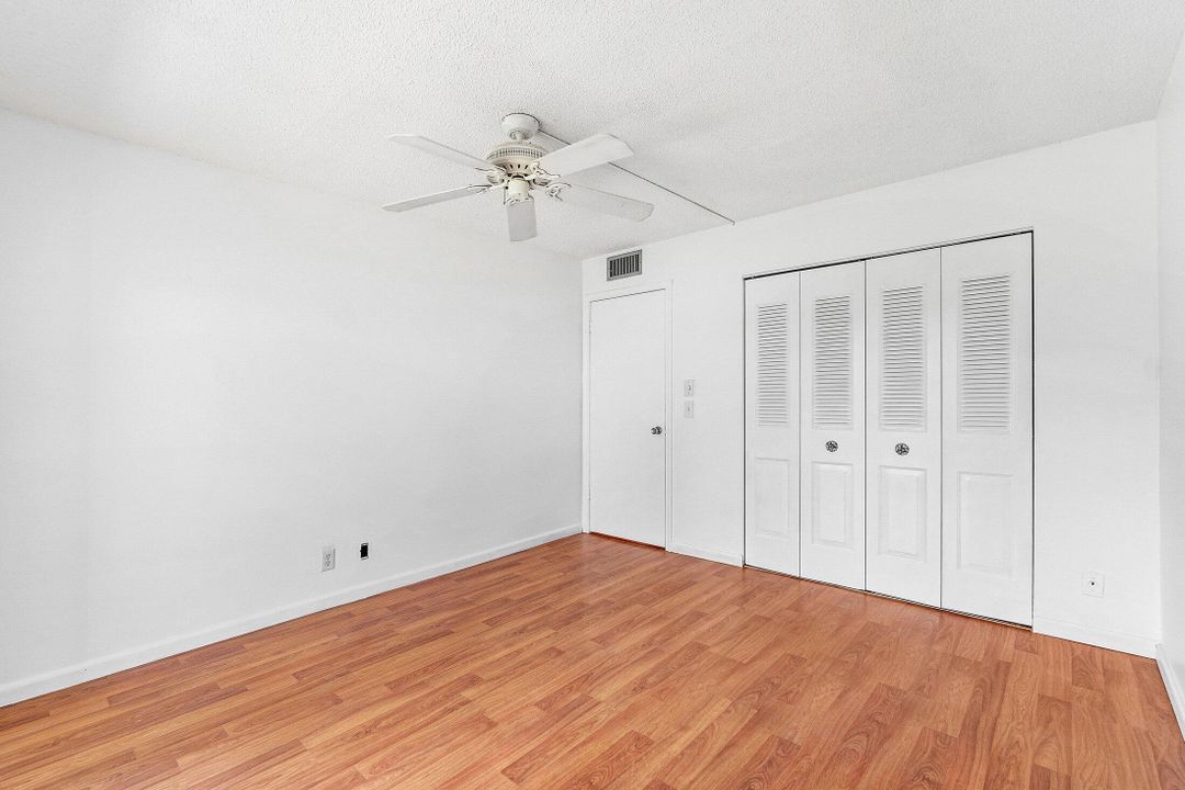 合同活跃: $150,000 (2 贝兹, 1 浴室, 798 平方英尺)