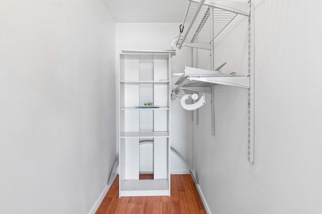 合同活跃: $150,000 (2 贝兹, 1 浴室, 798 平方英尺)