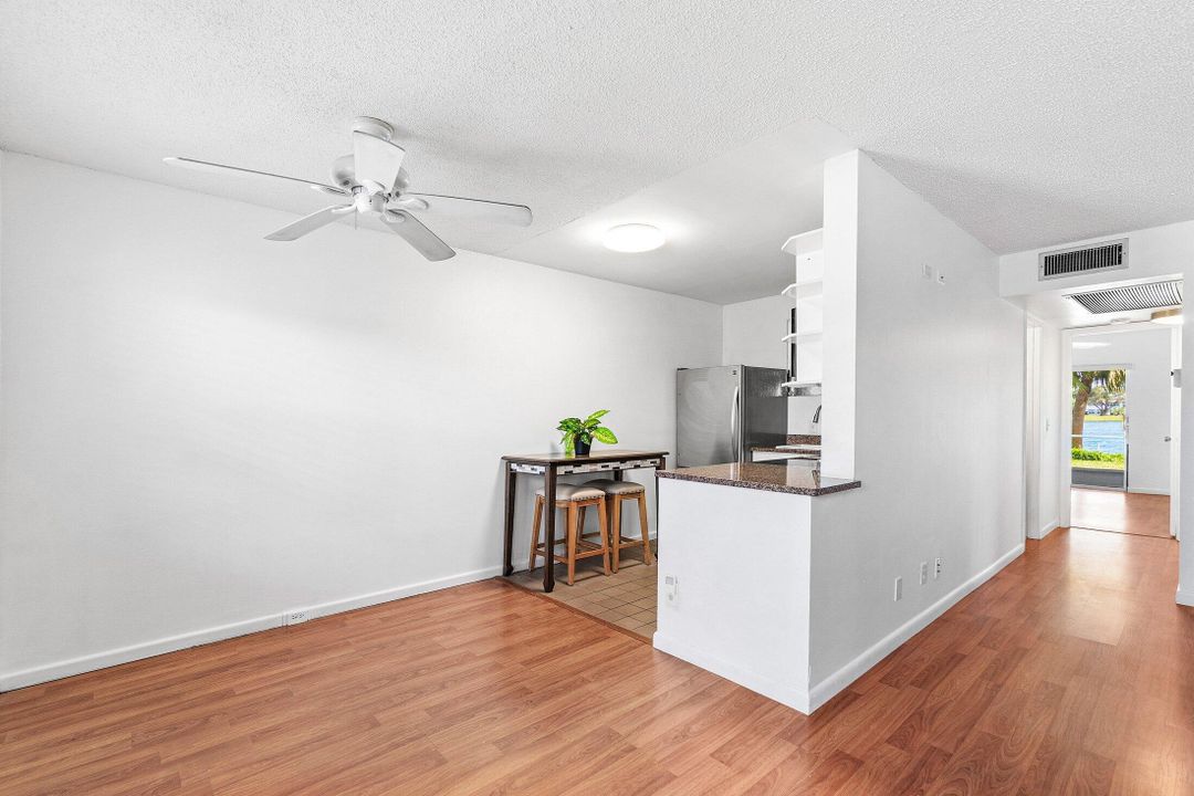 合同活跃: $150,000 (2 贝兹, 1 浴室, 798 平方英尺)