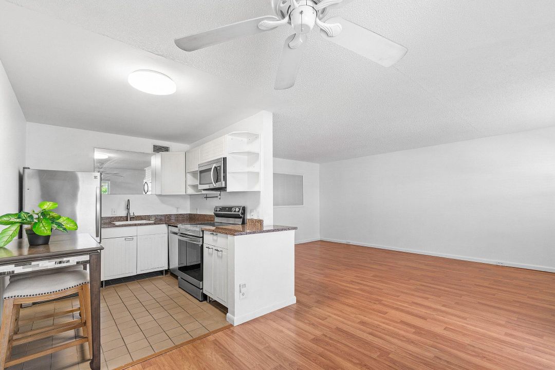 合同活跃: $150,000 (2 贝兹, 1 浴室, 798 平方英尺)