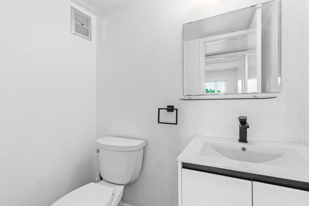 合同活跃: $150,000 (2 贝兹, 1 浴室, 798 平方英尺)