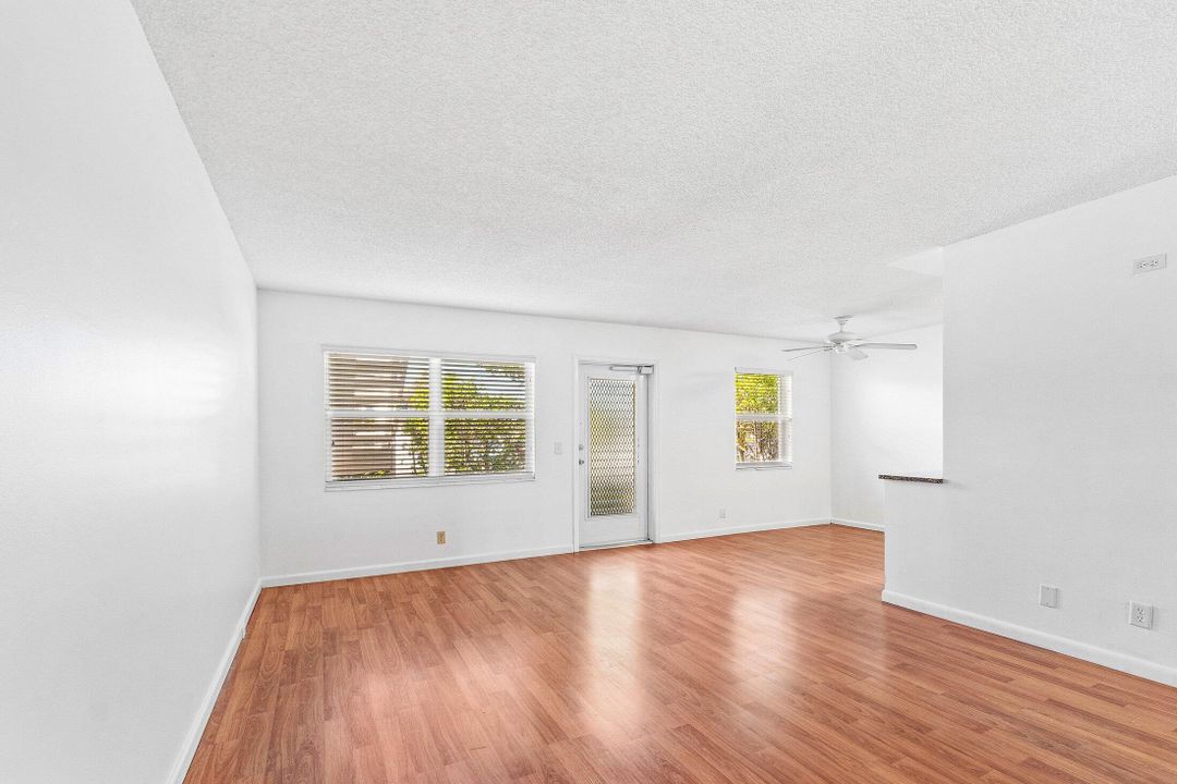 合同活跃: $150,000 (2 贝兹, 1 浴室, 798 平方英尺)