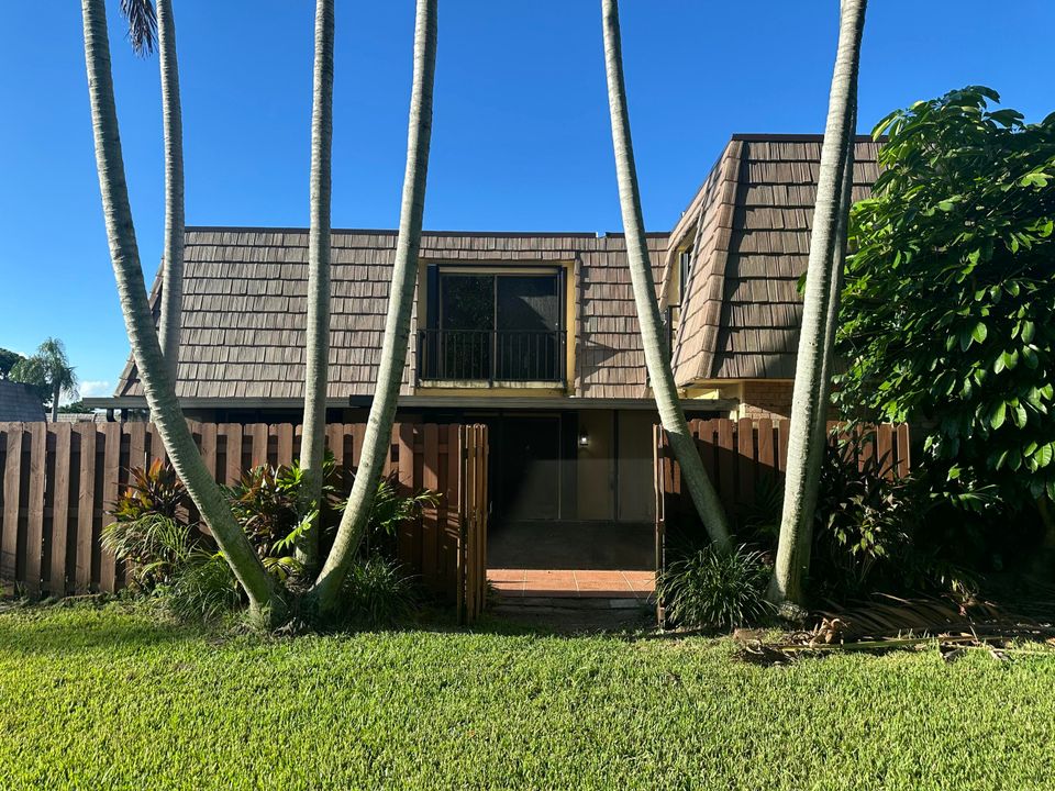 Active With Contract: $309,995 (3 beds, 2 baths, 1540 Square Feet)